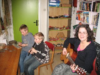 desgewenst kan ik met gitaar begeleiden
